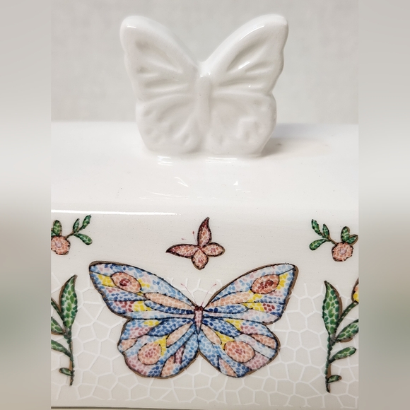 Botanic Garden Harmony Ceramic Covered Butterfly Butter Dish - Picture 5 of 5